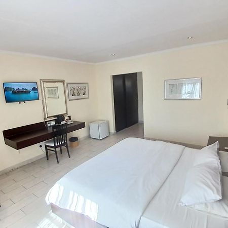 Villa Via Hotel Midrand Exteriör bild