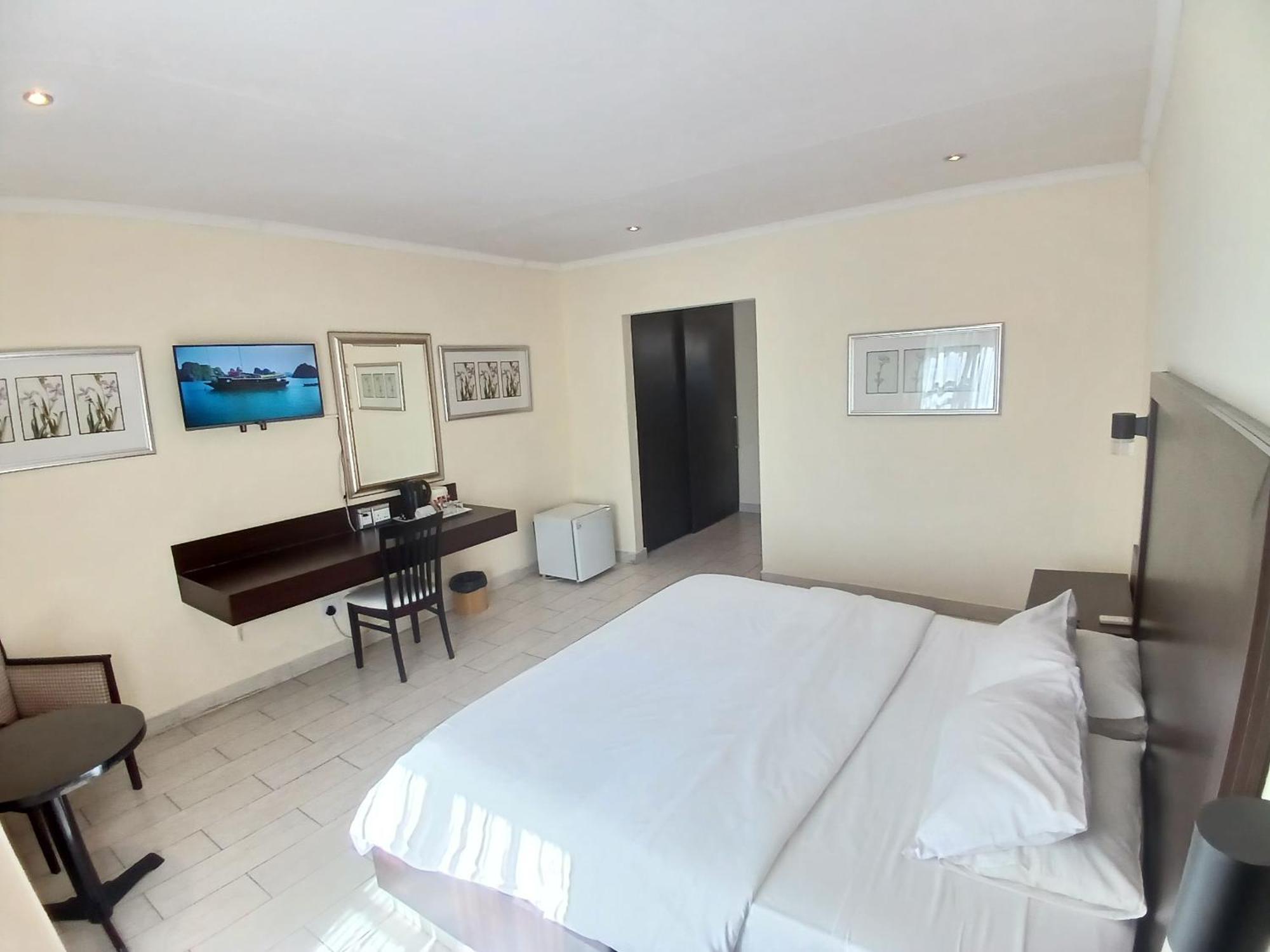 Villa Via Hotel Midrand Exteriör bild