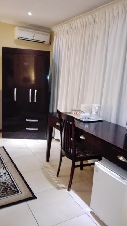 Villa Via Hotel Midrand Exteriör bild
