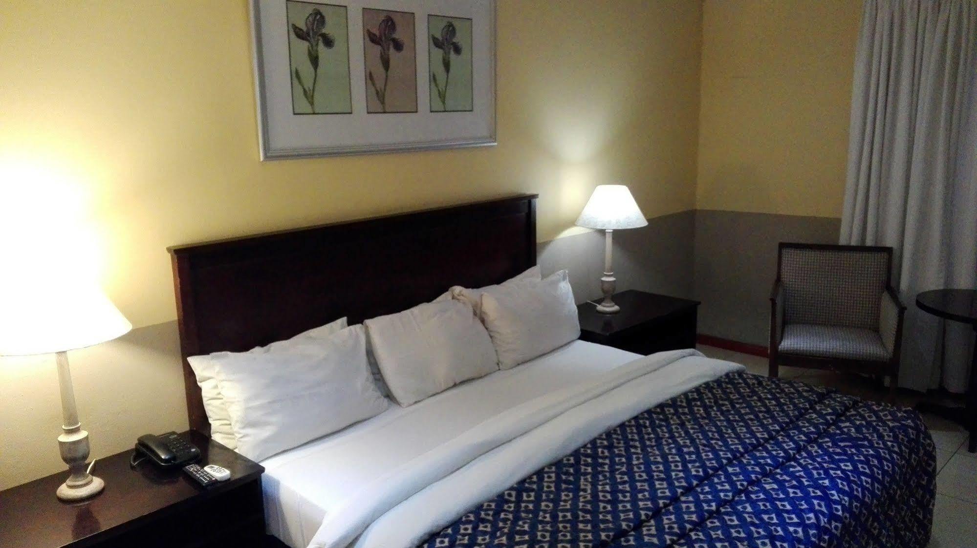 Villa Via Hotel Midrand Exteriör bild