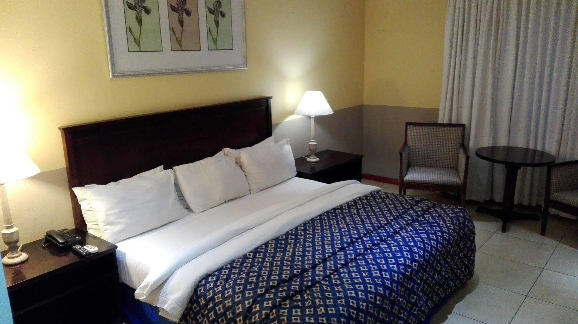 Villa Via Hotel Midrand Exteriör bild