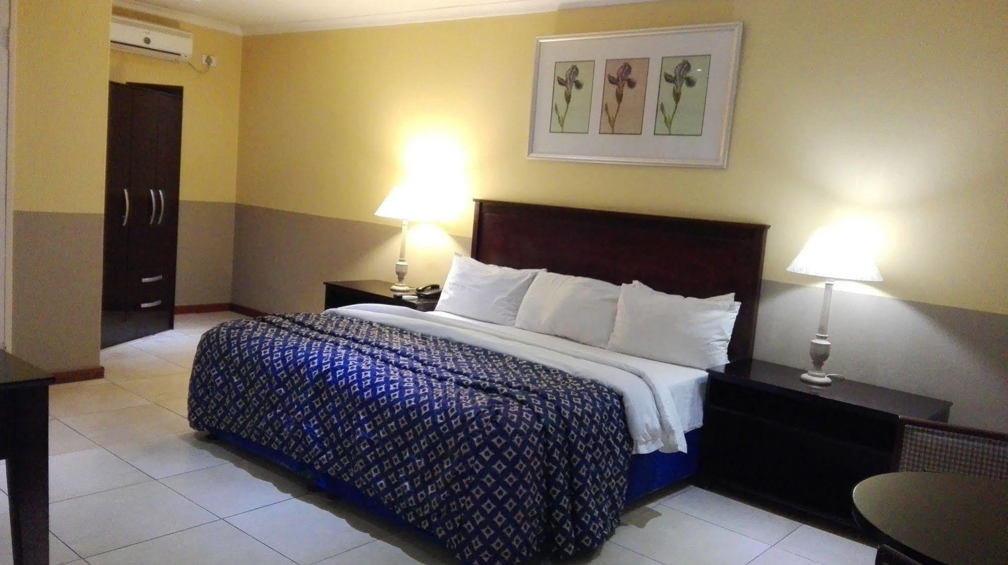 Villa Via Hotel Midrand Exteriör bild